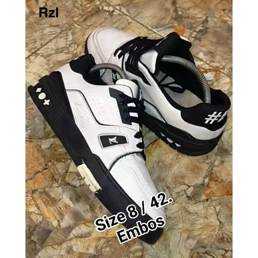 Sepatu Second Louis Vuitton Trainer