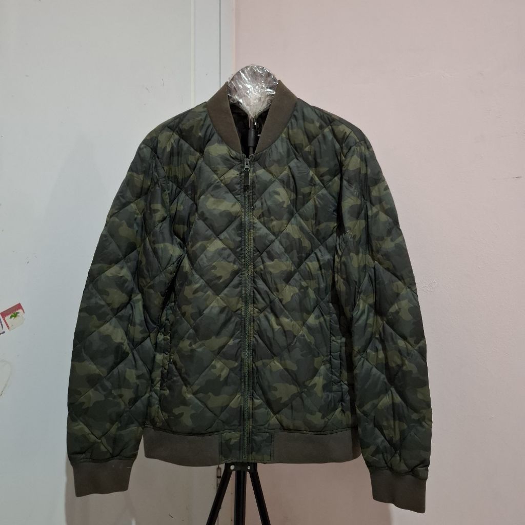 JAKET BULANG UNIQLO BOMBER CAMO SECOND