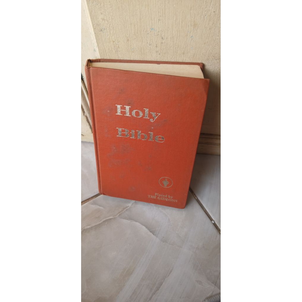 Buku Holy Bible