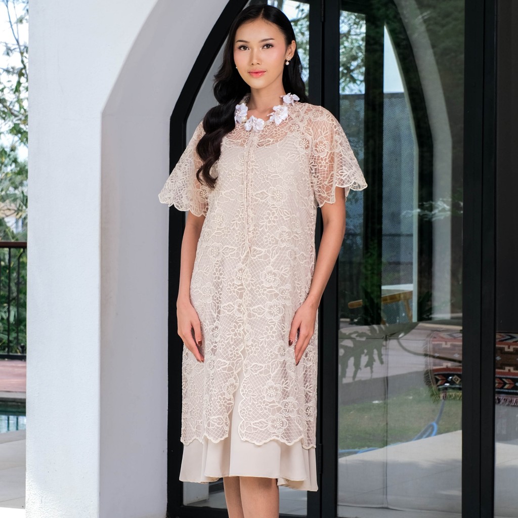 Holy Peony Camelia Outer Brokat Lengan Pendek Wanita Lace Outer Baju Kondangan Nonhijab