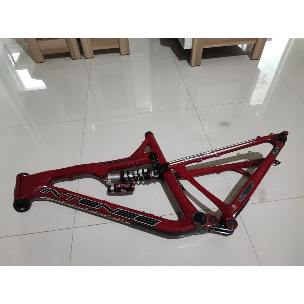 Frame sepeda MTB 27.5 INTENSE CARBINE Carbon size M ,Rearshock ELKA ,BB shimano ,Headset TOKEN
