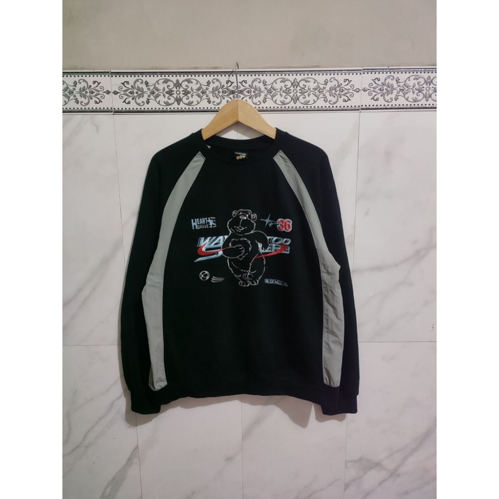 Sweatshirt CPGN Studio Raglan Shooting Bear Hitam