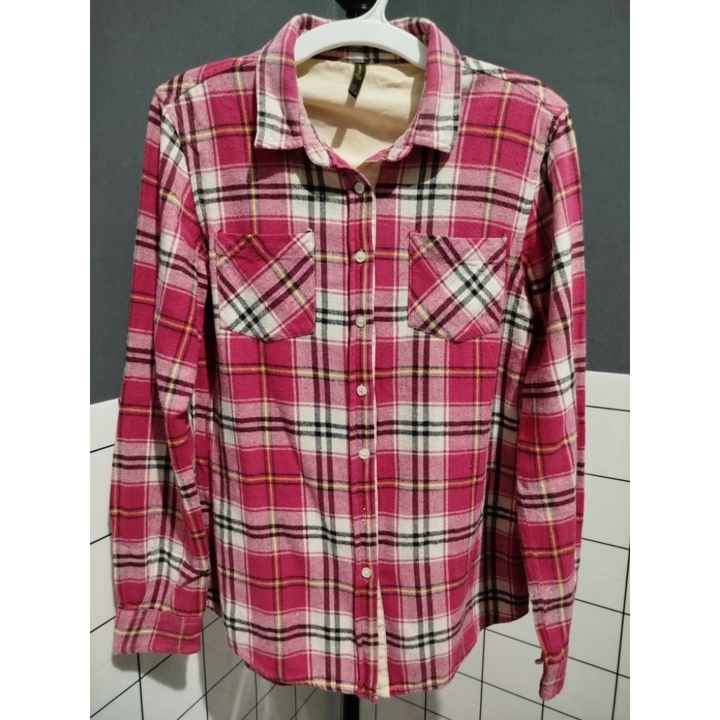 Kemeja Flannel Shirt Atasan Stradivarius | Preloved Good Condition | seaprlvd