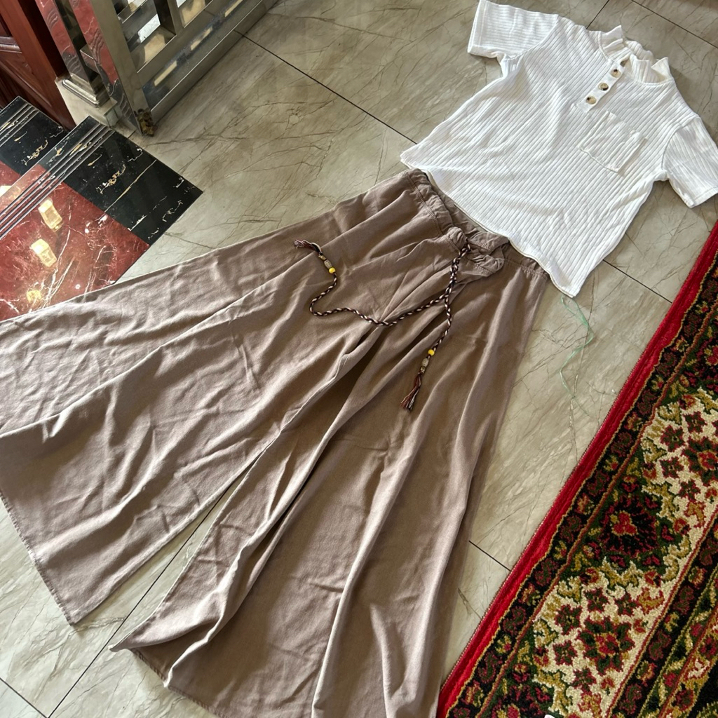 preloved SET WHITE RIBBED TOP & MOCCA WIDE-LEG PANTS – Casual Earth Tone