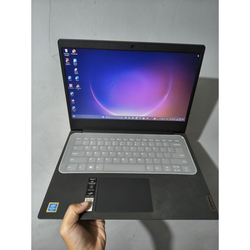 Laptop Lenovo Ideapad slim 3 Intel Pentium Gold 6405 / 8 GB / SSD 256 GB