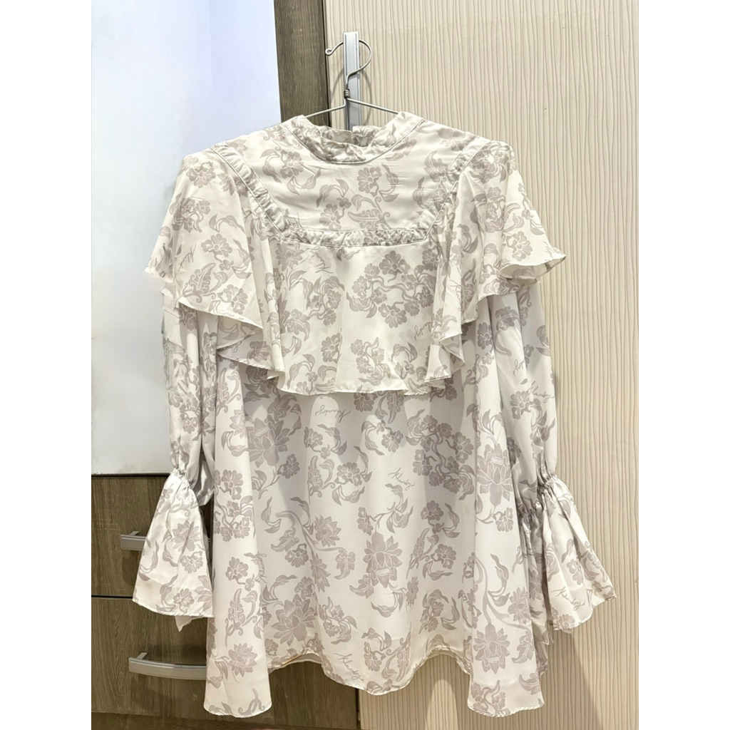 [PRELOVED] WearingKlamby - Thiarra Blouse in Silver size S