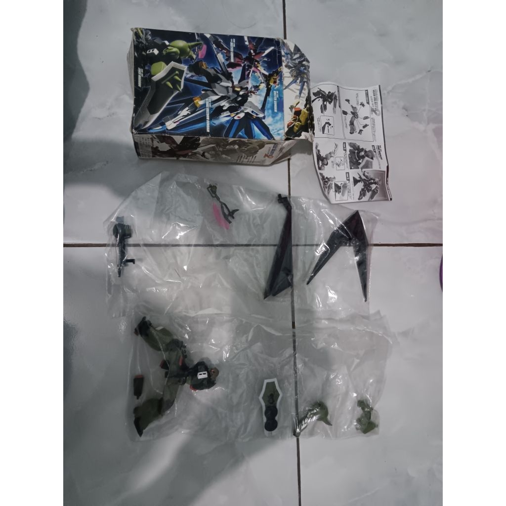 figure gundam hijau bandai