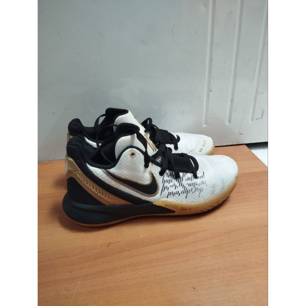 SEPATU BASKET SNEAKERS CASUAL NIKE FLYTRAP 2 SIZE 40 BEKAS PRELOVED