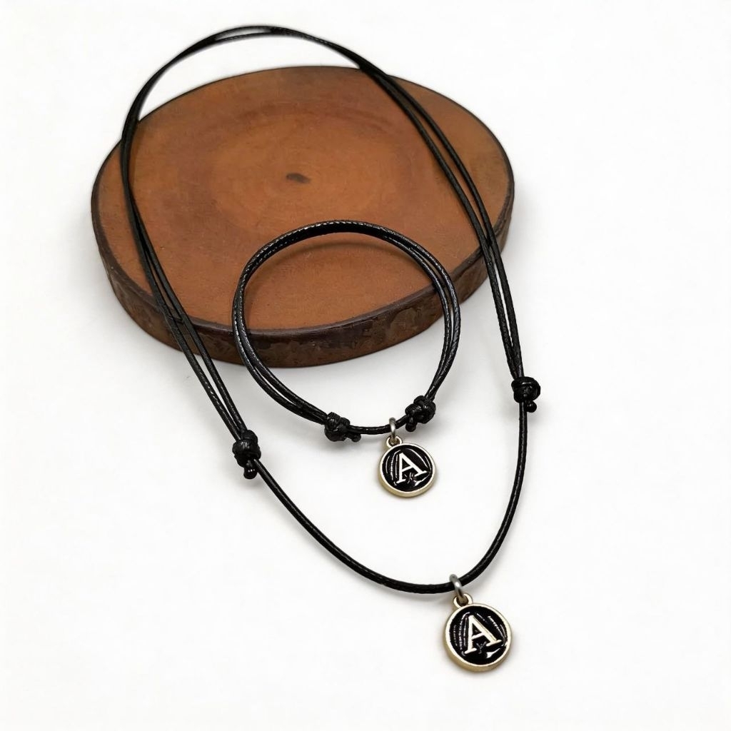 Kalung Dan Gelang Tali Korea Inisial Huruf Namamu Bahan Epoxy Bulat Hitam Gold