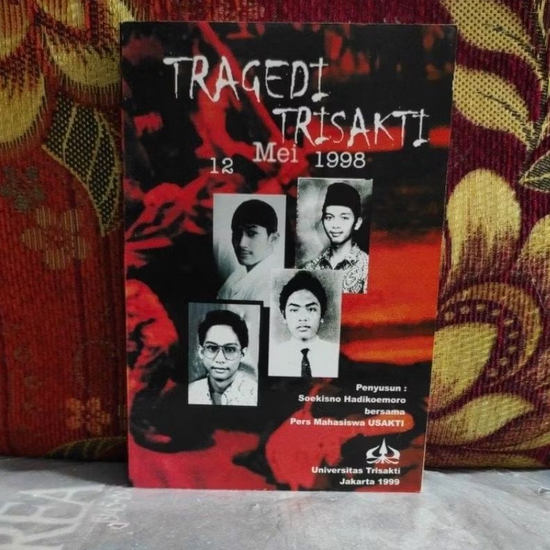 Buku Original TRAGEDI TRISAKTI 12 Mei 1998 Soekisno Hadikoemoro Bersama Mahasiswa USAKTI Bekas