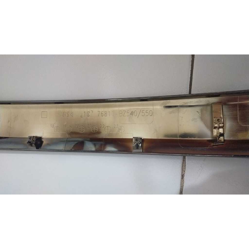 Moulding Bagasi Rear Avanza Veloz 2019 / 76811-BZ550