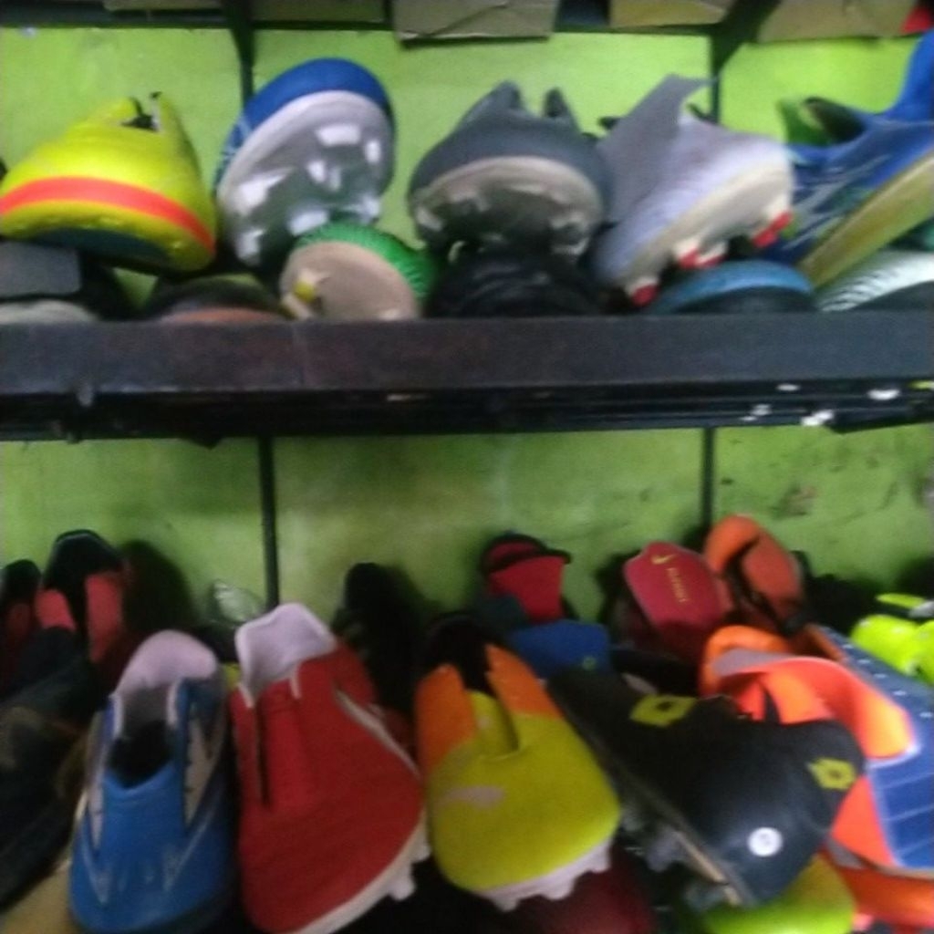 sale sepatu bola futsal