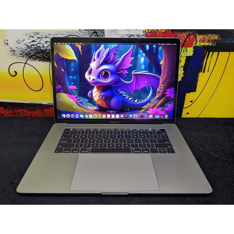 Laptop MacbookPro 15 2017 Core i7 16/512 Radeon Pro 560 4GB Touchbar Mulus