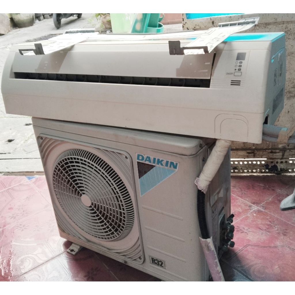 AC Split Daikin 1 PK Second (Indoor + Outdoor) sesuai foto