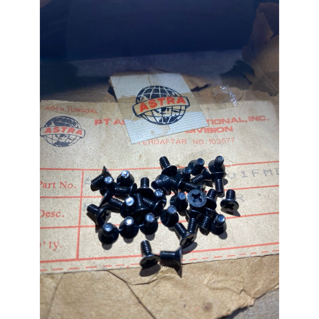 Baut Emblem Tangki Honda GL100 125 CB100 CB100 K5 (4Bj)