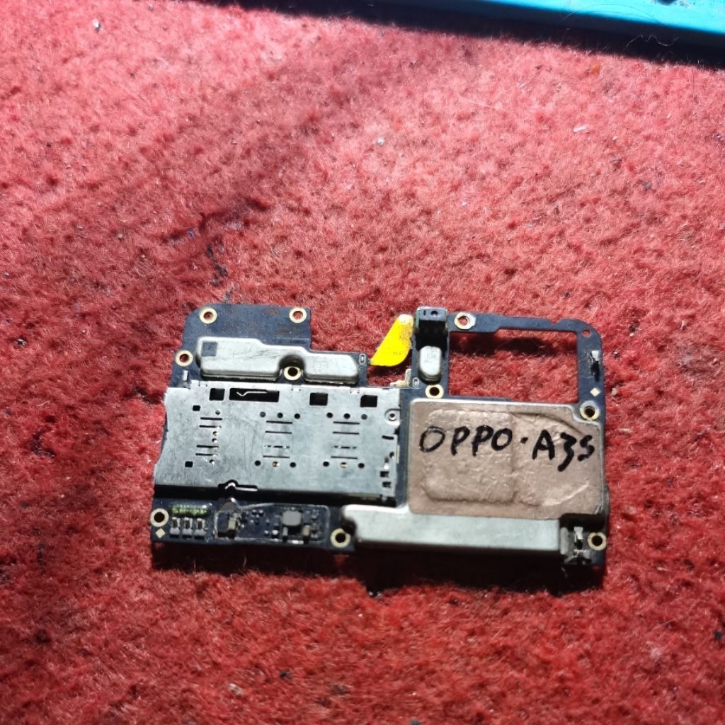 mesin oppo a3s mesin mati untuk bahan bukan normal. ic cpu emmc ada.