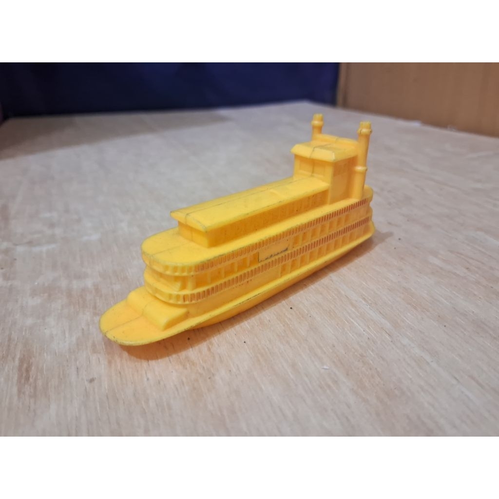 Mainan Kapal Kuning Jadul Miniature Riverboat Plastic Vintage Diecast Kapal Perahu Plastik