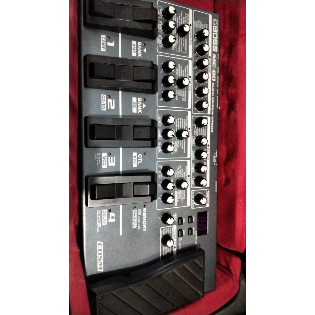 efek gitar Boss Me 80