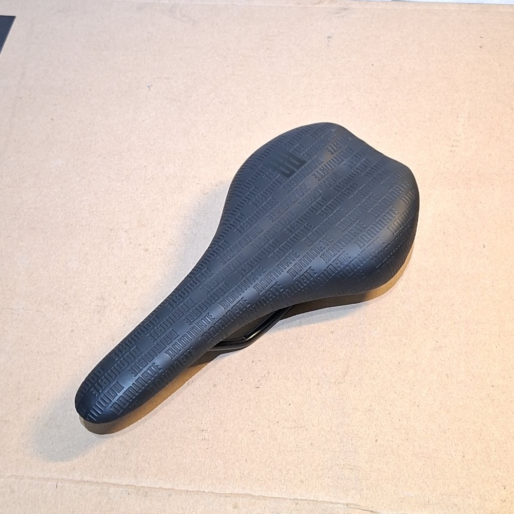 Sadel copotan sepeda Dominate Axc.2 Comp r. second like new