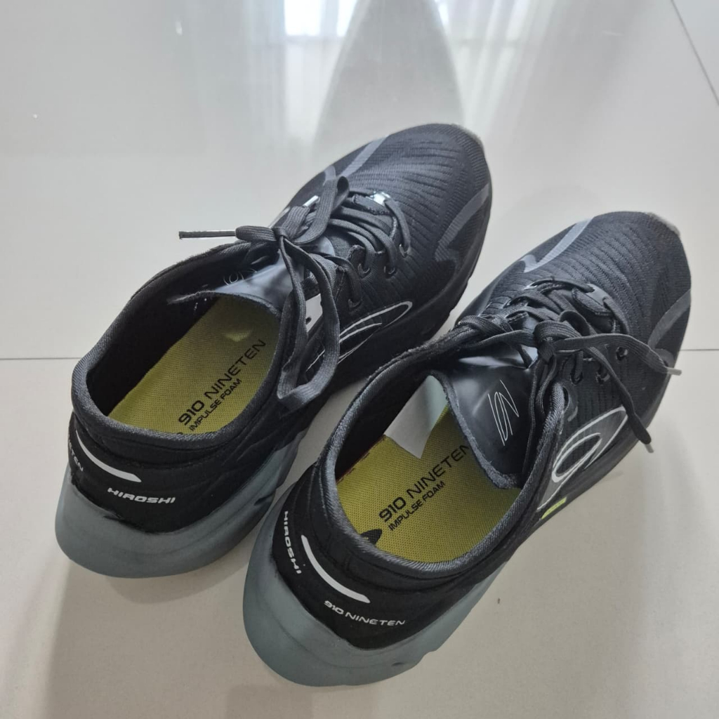 Preloved Sepatu Lari 910 Nineten Hiroshi Hitam Size 40