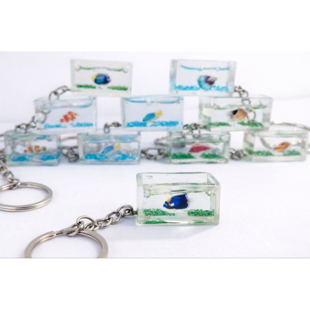 Gantungan kunci miniatur ikan didalam aquarium
