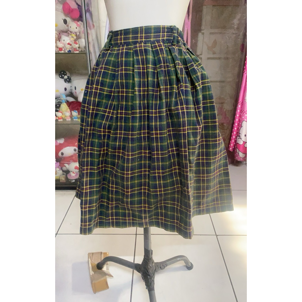 rok kotak kotak warna hijau