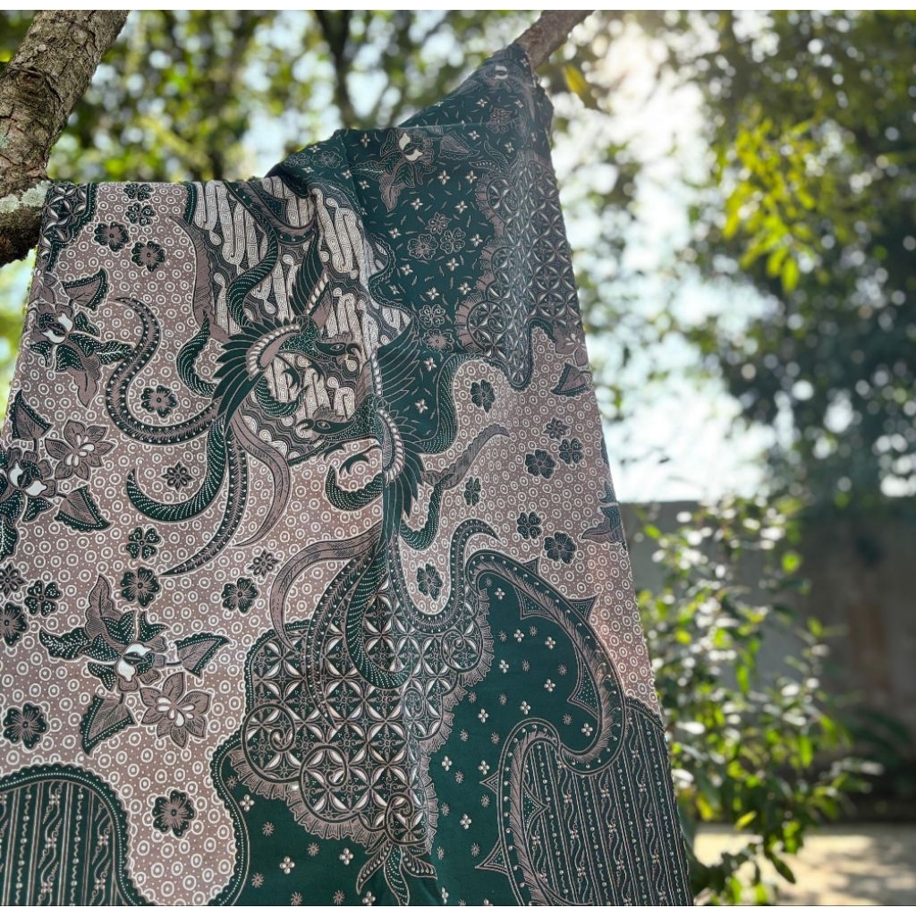 KAIN BATIK MOTIF TANAKA WARNA HIJAU BOTOL DAN MERAH MAROON