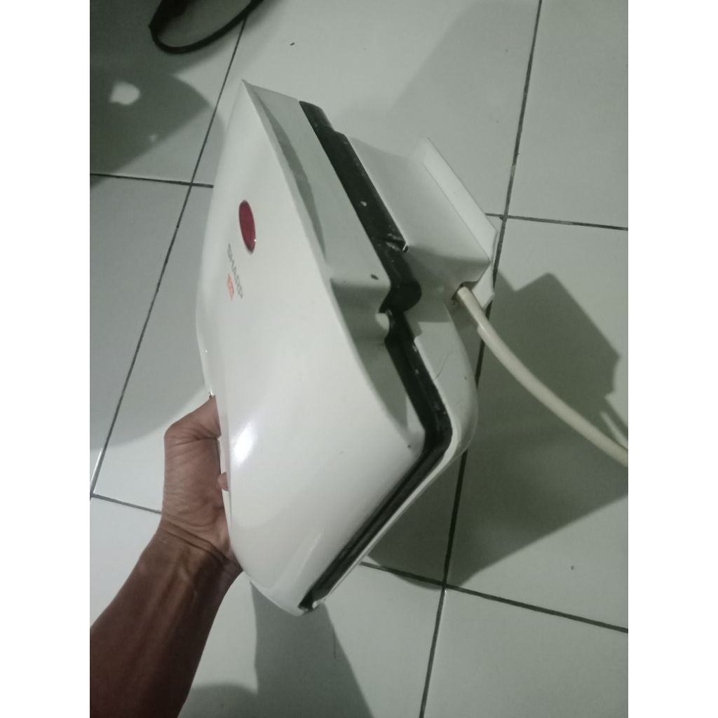 pemanggang roti merk Sharp