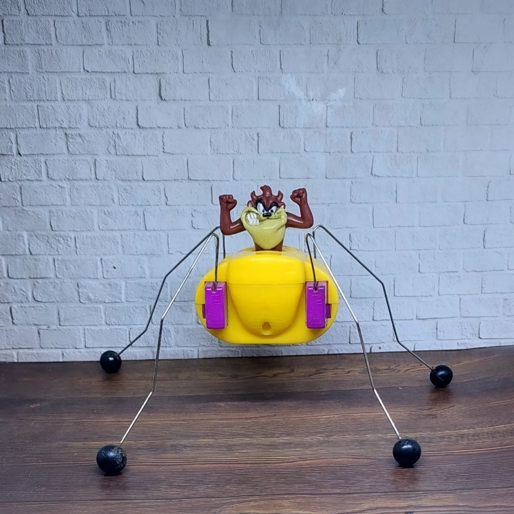 Tazmania Figure ori Warner Bros Happy Meal Mainan McD