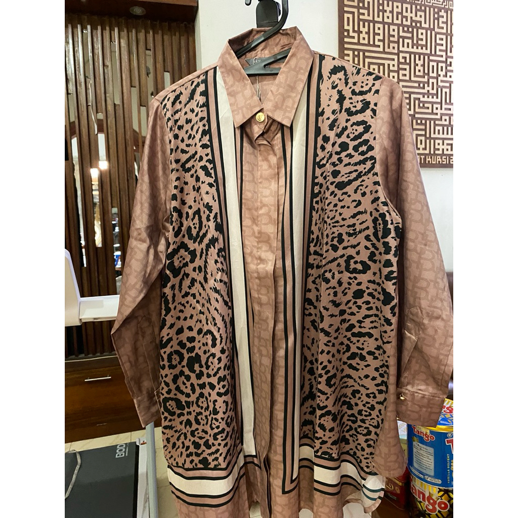 Preloved Call of the wild godet shirt benang jarum PL blouse benangjarum bj rm bs wk vz zs bnb