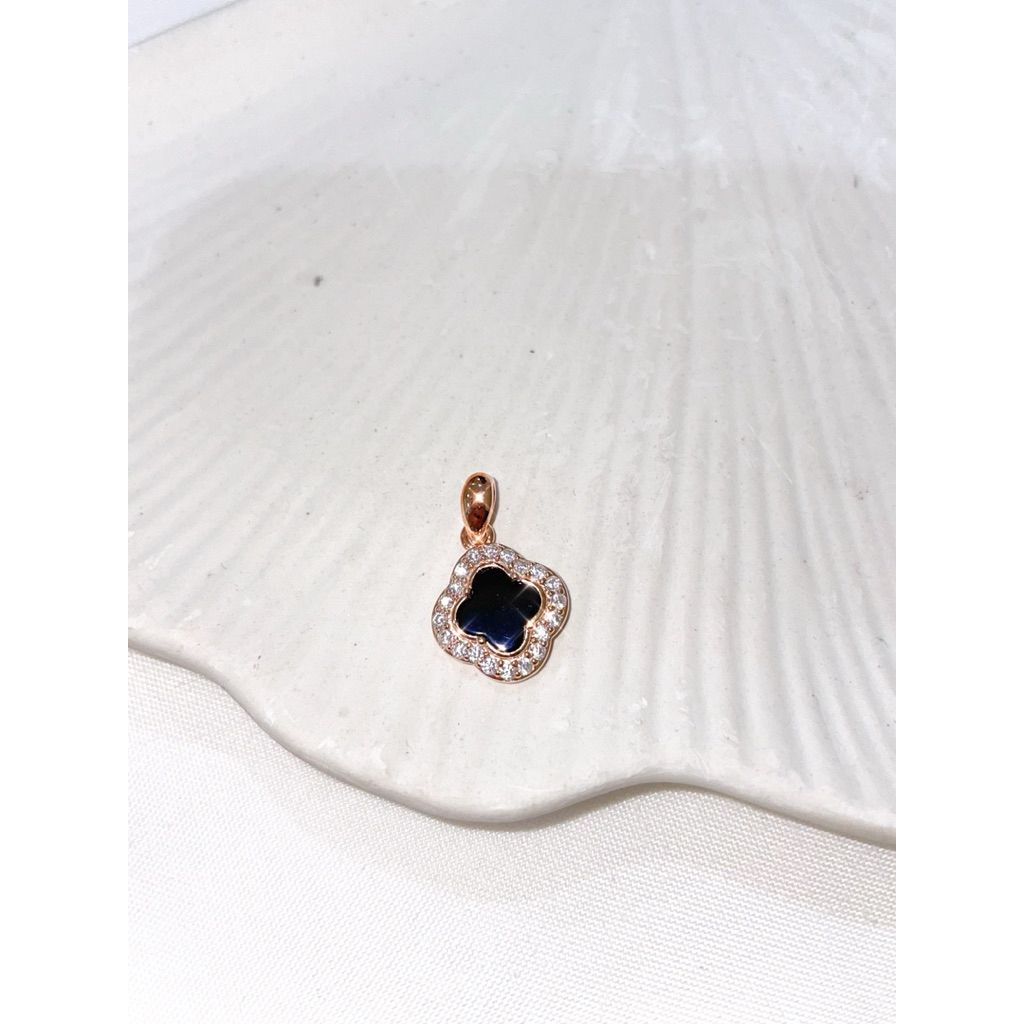 Liontin Clover Batu Hitam + Permata Rose Gold - Perak 925 Lapis Emas 18K