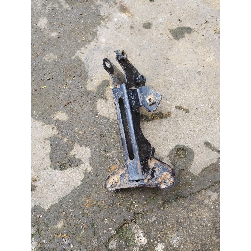 BREKET TAMENG DEPAN HONDA BEAT KARBU ORIGINAL BEKAS