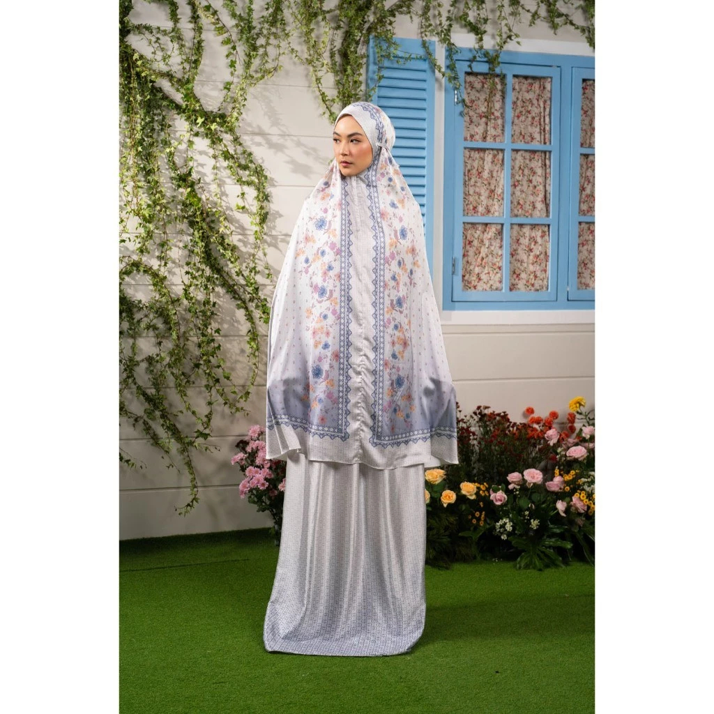 Amertha Prayer Set Wearing Klamby