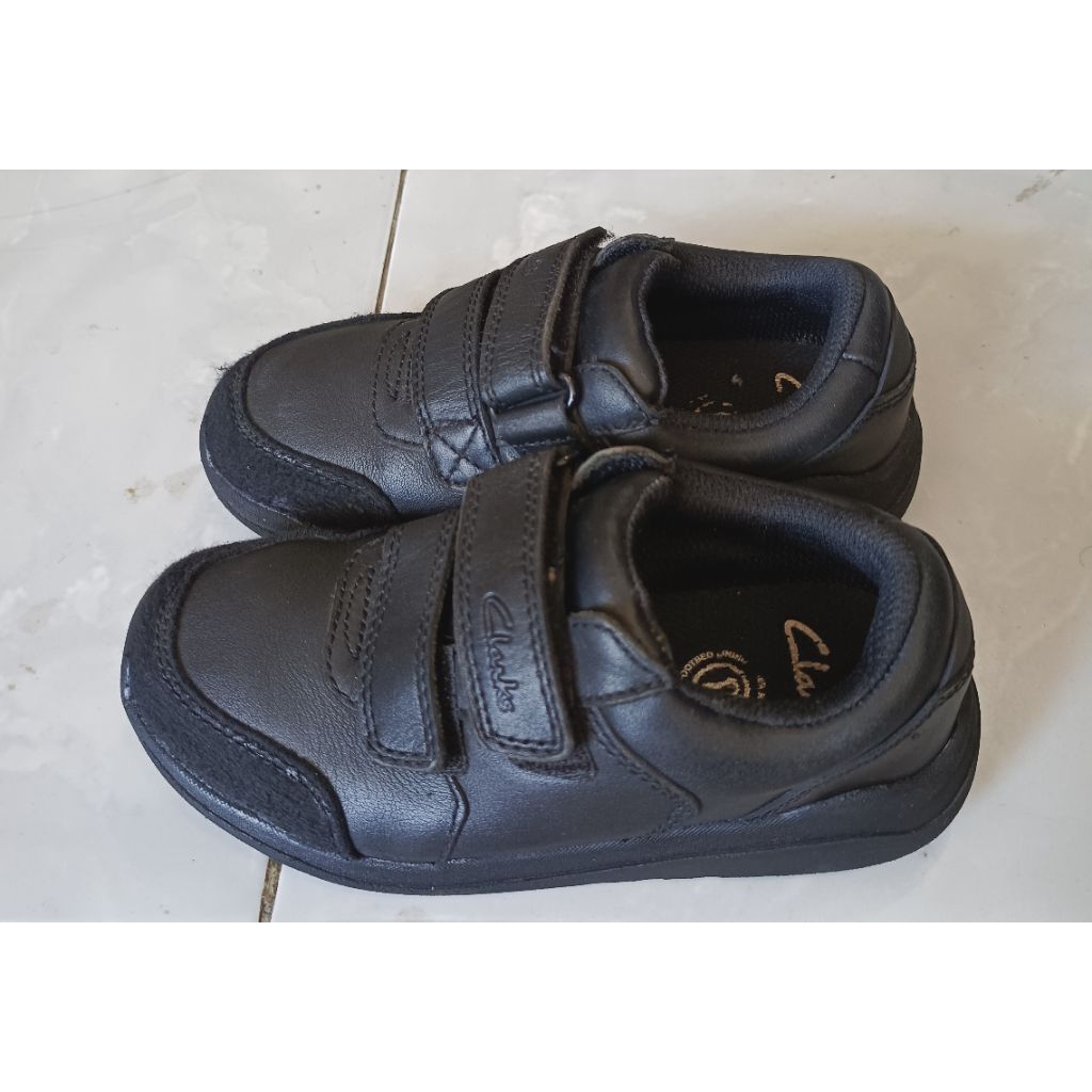 Sepatu anak Clarks size 28