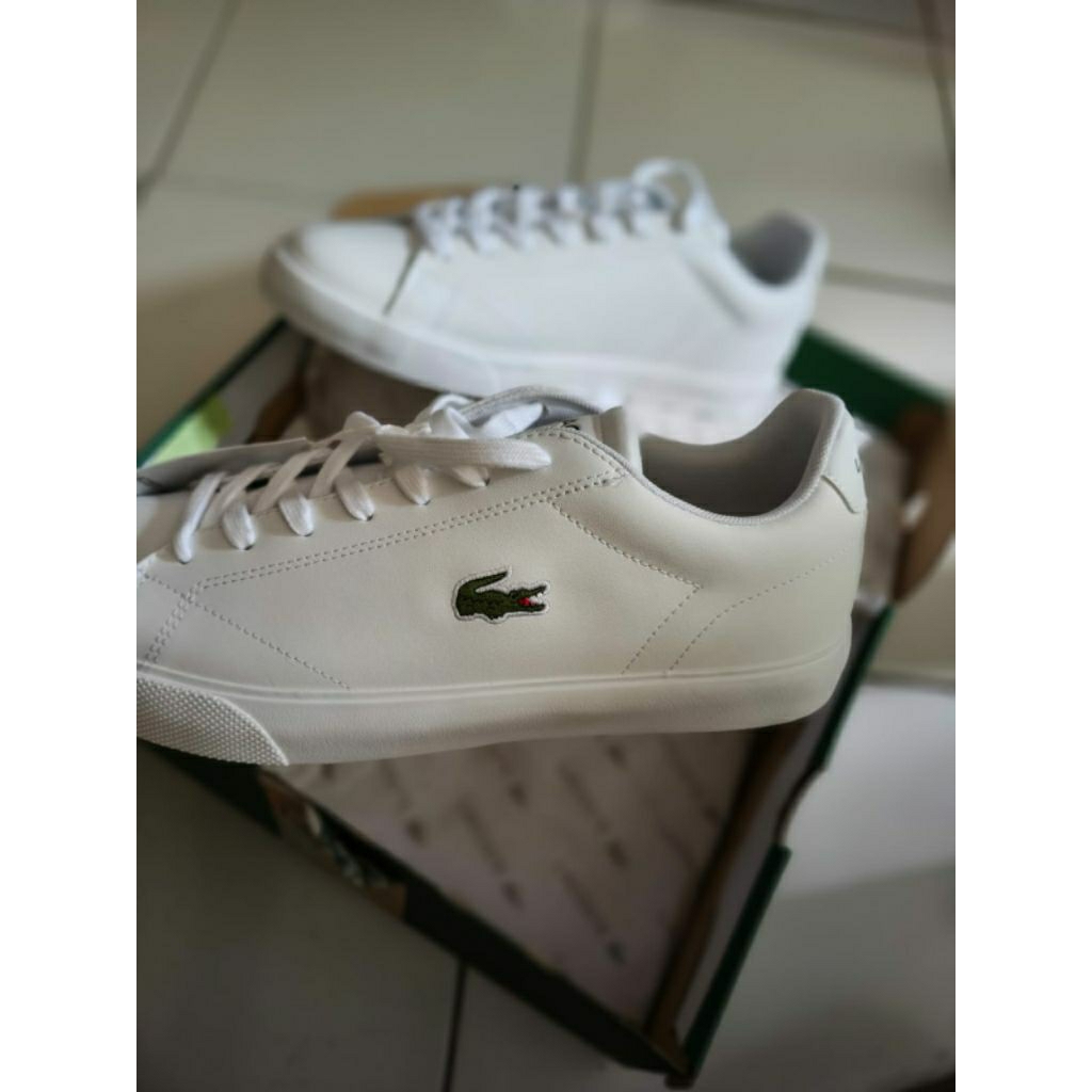 sepatu sneakers LACOSTE