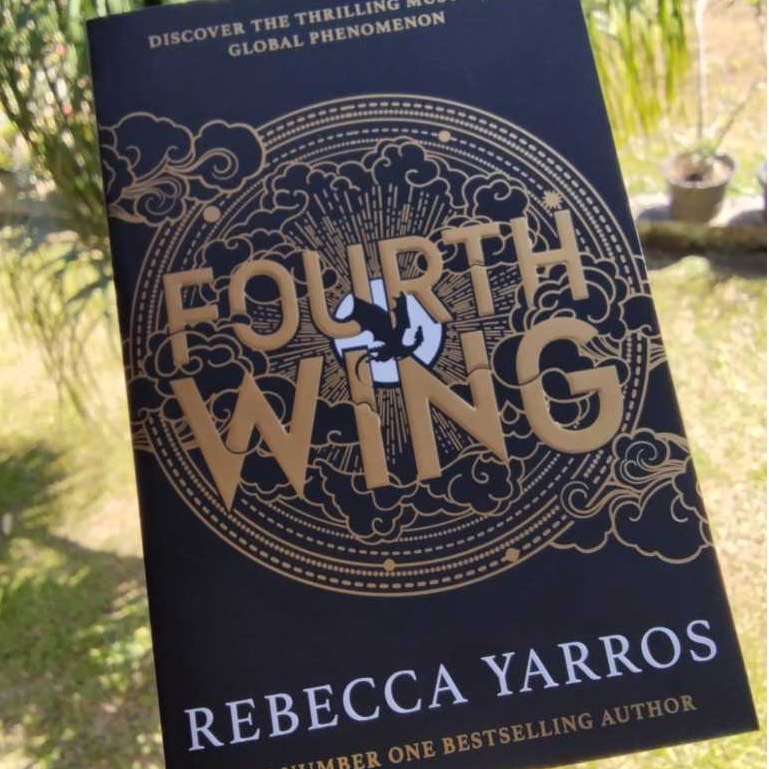 Rebecca Yarros Fourth Wing Buku Novel Fantasy Fiction Bahasa Inggris Preloved
