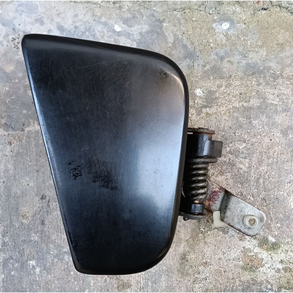 Handle Pintu Belakang Kiri Nissan Terrano
