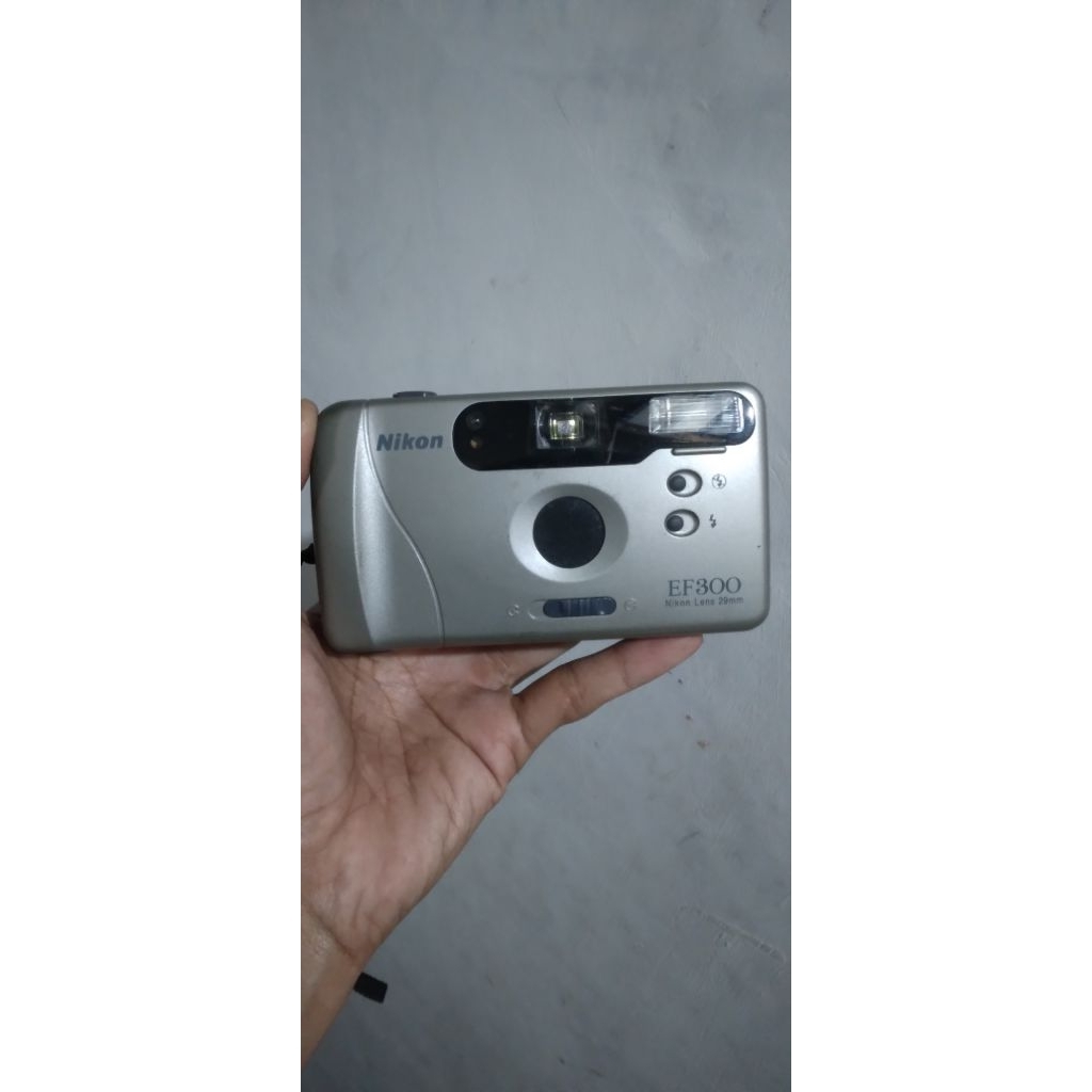 Kamera analog NIKON EF 300