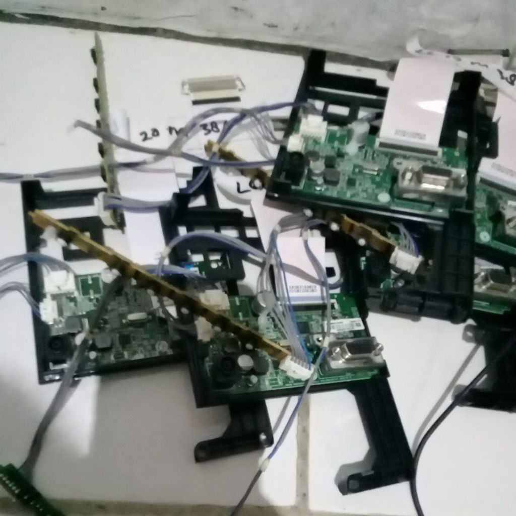 mainboard monitor LCD LG 20M38A