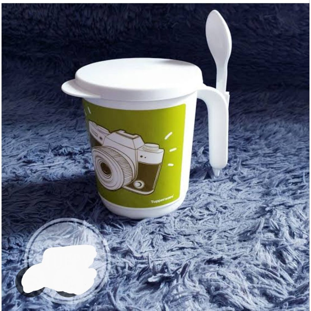 Tupperware mug Byo dengan tutup dan sendok kecil