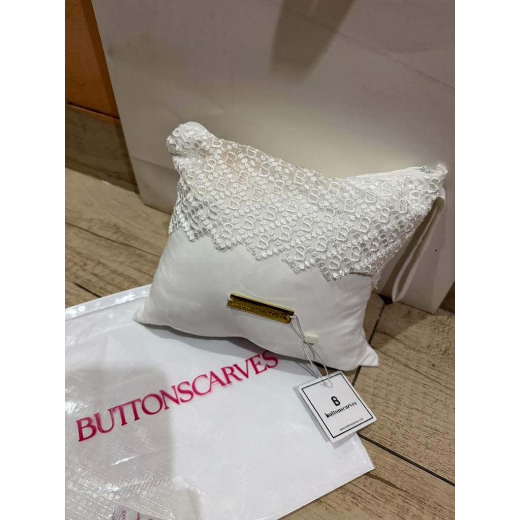 Buttonscarves Signature Lace Prayer Robe - White