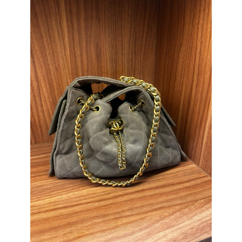 CHANEL C25 small beige suede (preloved)