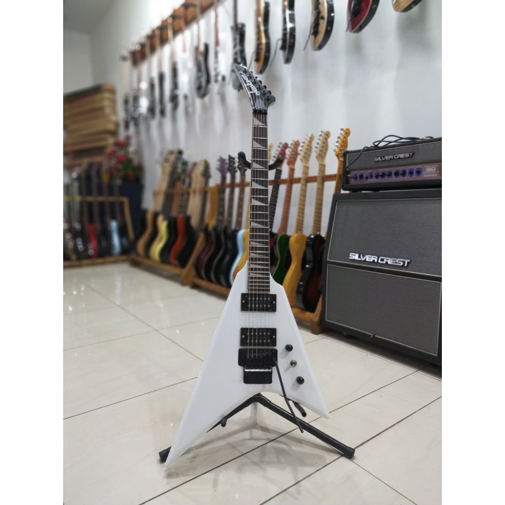 Gitar Elektrik Jackson Flying V Putih