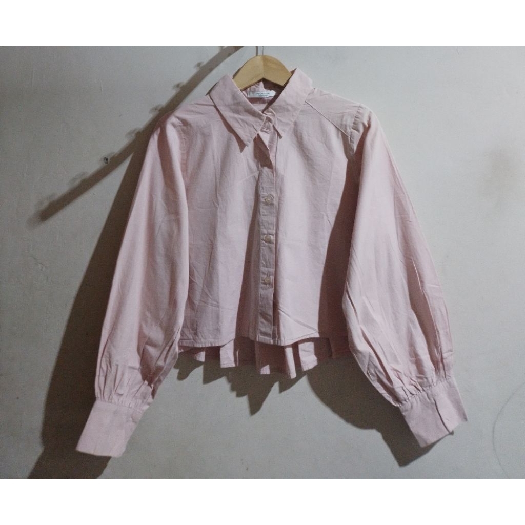 Blouse Crop Warna Soft Pink Model belakang ada rempel