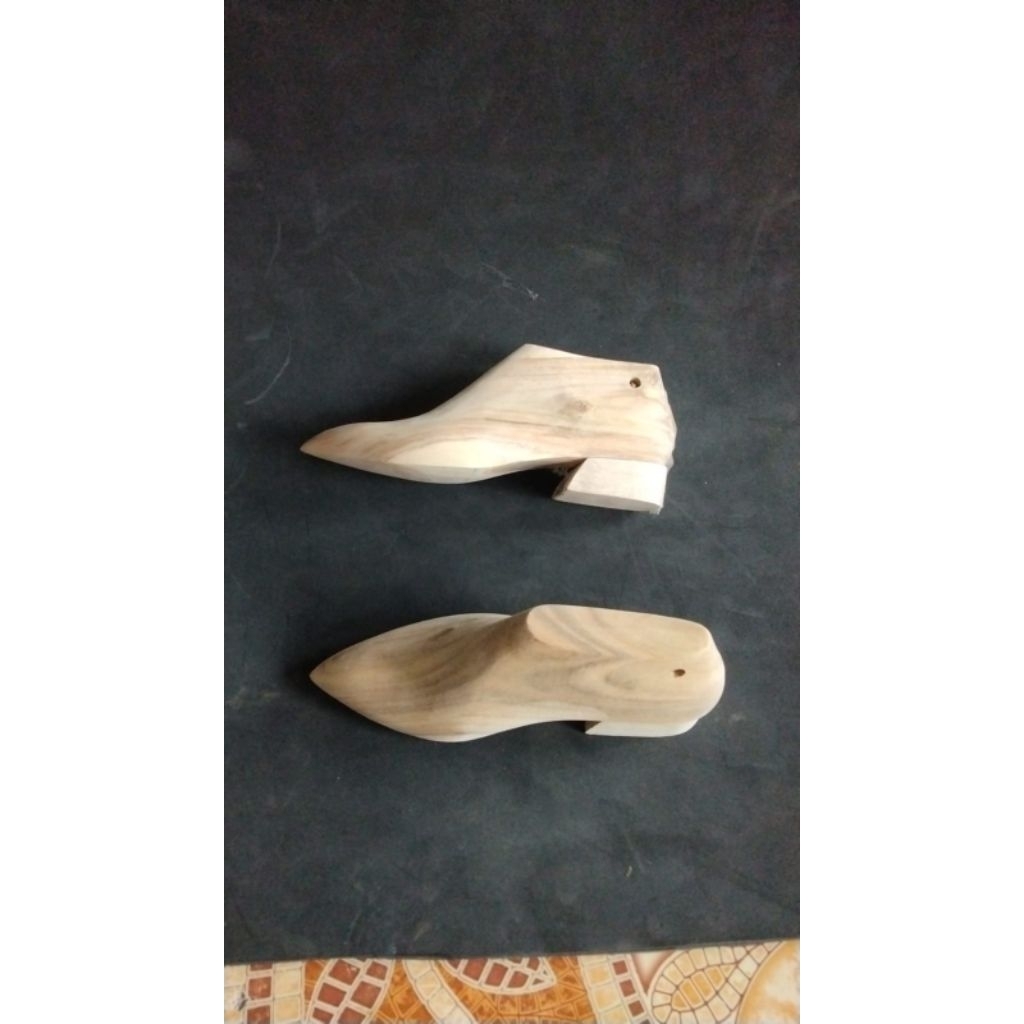 shoelast sepatu heels 3cm lancip