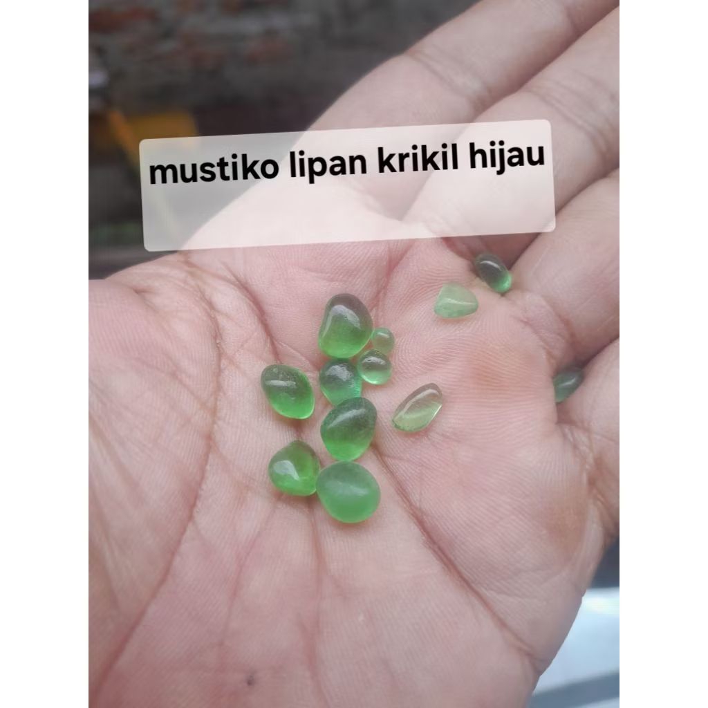 Batu akik kerikil delima hijau