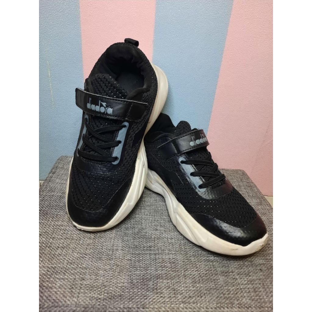 Preloved Sepatu Diadora size 35