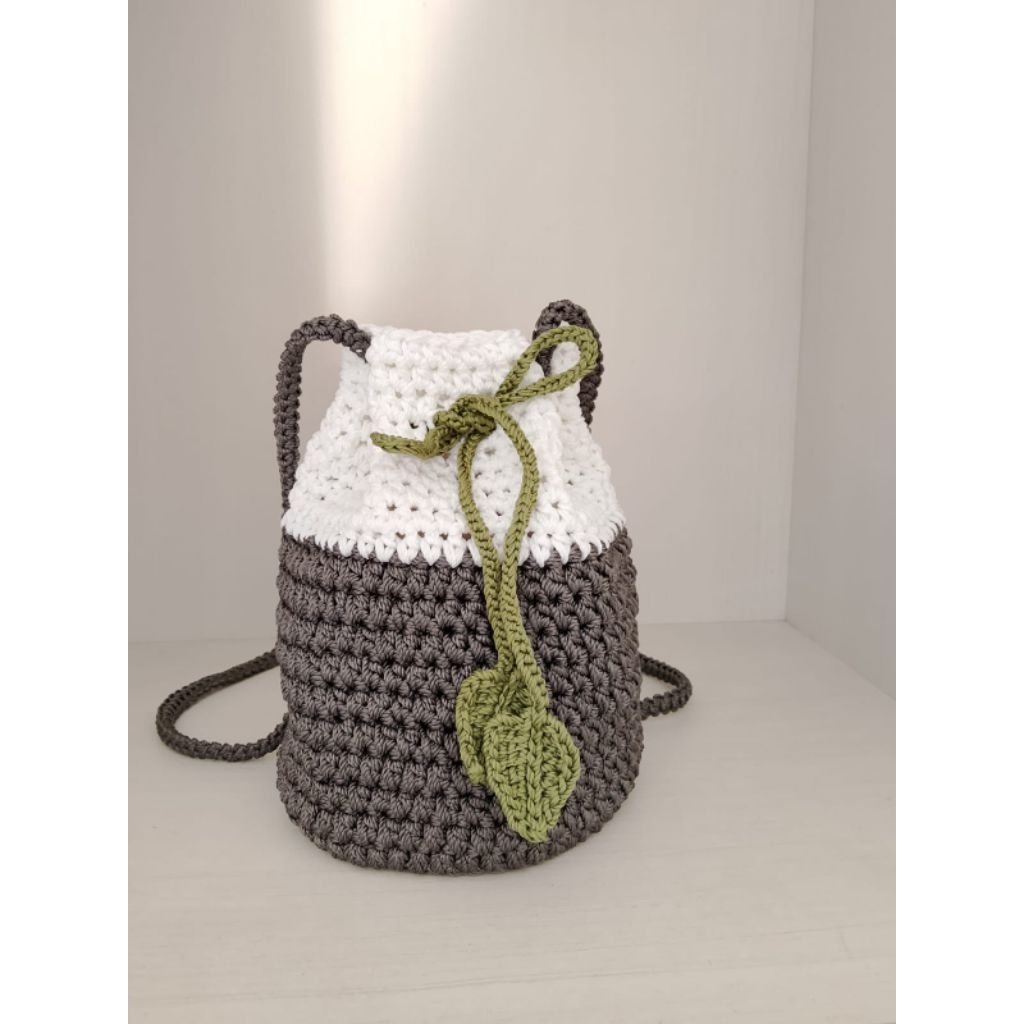 kaeet - tas serut rajut Sling bag mini bentuk bundar dengan tali serut buatan tangan asli handmade