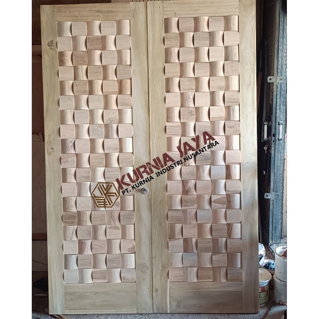 Daun Pintu Kupu Tarung Model Anyaman Kayu Jati