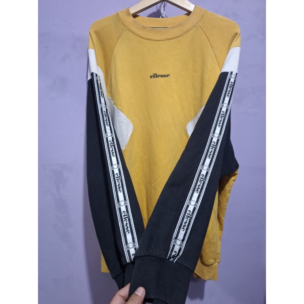 Crewneck ellesse small logo senter 3 warna tapped